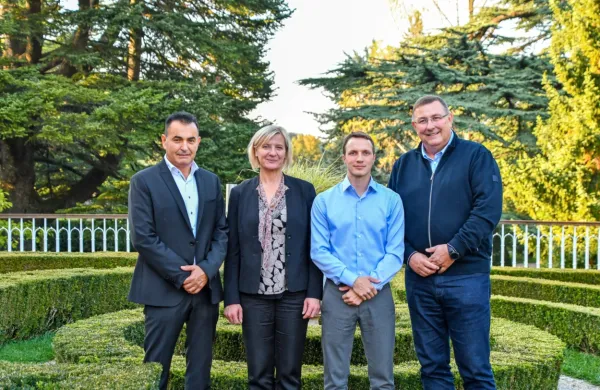 Kandidati Svobode za  župane - z leve  Milan Škapin (Sežana), 
poslanka Andreja Živic,   Mario Benkoč (Divača) in  Bojan Žlebnik 
(Komen).

