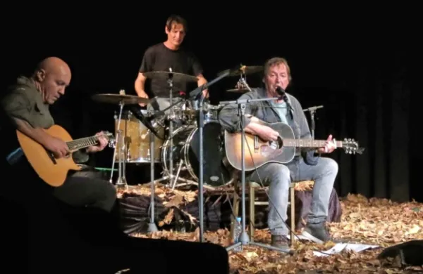 Mefa so na koncertni predstavitvi novega albuma spremljali (z 
leve) Aljoša Mislej, Armando Šturman, Gregor Brajkovič in Gorast 
Radojevič.