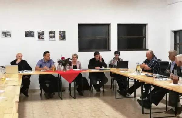 Primorski kmetje, ki so z ministrico Ireno Šinko sedli za skupno 
mizo na kmetiji Oblak v Ilirski Bistrici, zahtevajo takojšnje 
ukrepanje in odstrel divjadi.  