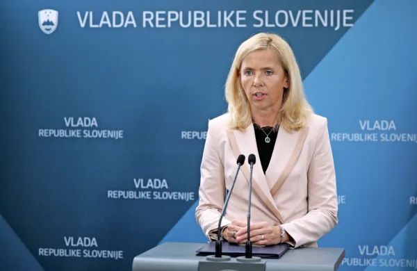 Ministrica za notranje zadeve Tatjana Bobnar