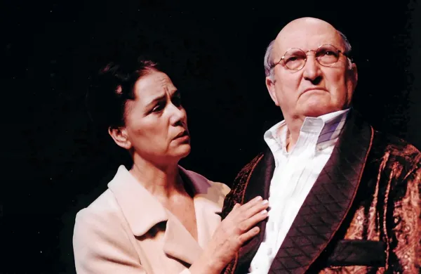 Jubilanta Miranda Caharija in Anton Petje sta leta 1999 igrala v 
predstavi SSG  Vsi moji sinovi Arthurja Millerja.