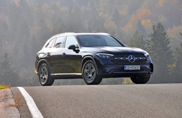 Mercedes je svojemu prodajno priljubljenemu modelu GLC po 
nekaj letih namenil korenito prenovo in ga pred nekaj dnevi 
pripeljal tudi k slovenskim trgovcem.