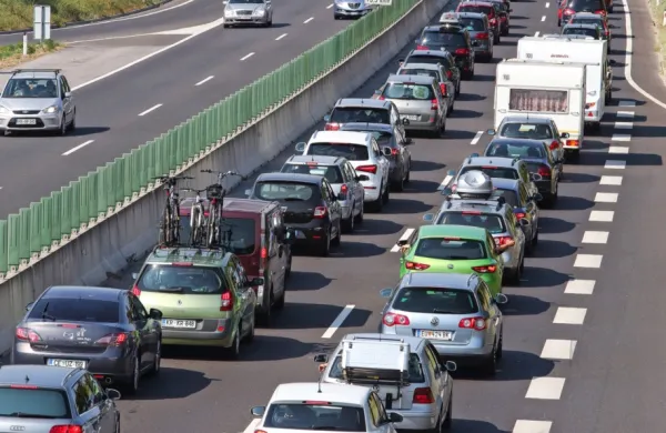  Trenutni avtocestni križ ne požira več dolgih kolon tovornjakov in 
avtomobilov, ki jih je vsako leto več, zlasti v poletni sezoni.