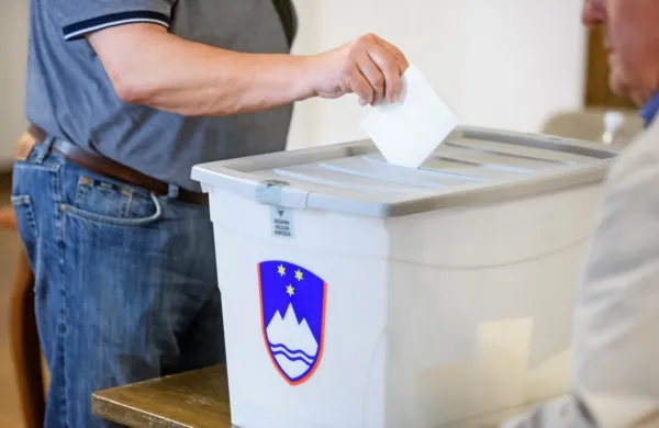 Volilna kampanja pred nedeljskim prvim krogom volitev predsednika republike se izteka