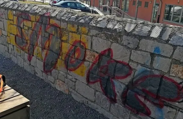 Vandalizem ruši občutek varnosti, opozarjajo na občini.