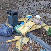 Vse večji problem so tudi nepravilno odvrženi odpadki.