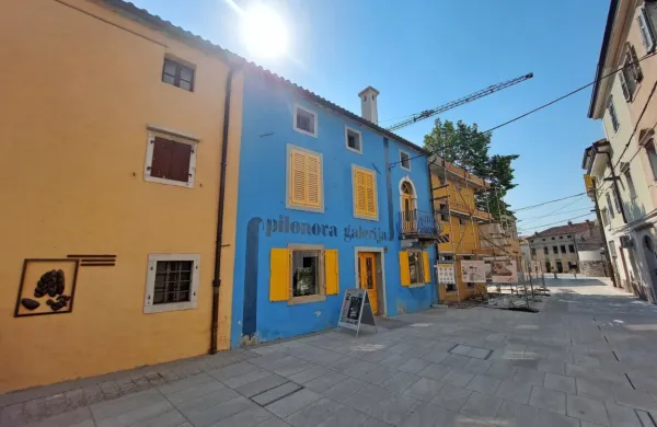 Pilonova galerija bo zaradi gradbenih posegov za javnost zaprta 
vsaj do poletja 2023, a to ne pomeni, da v tem času ne bo 
delovala.