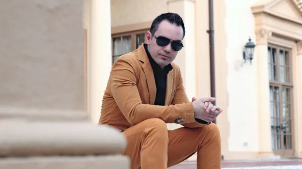 Ko vstopite v razmerje z narcisom, ste s tem predali svoje življenje v n njegove roke.