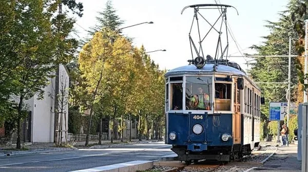 Openski tramvaj na poskusni vožnji.