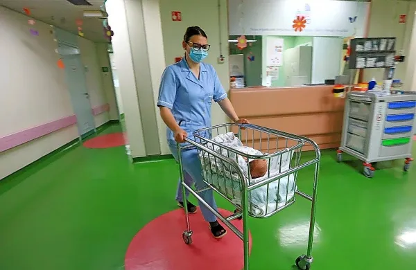 Pediatri v prihodnje naj ne bi več odprli papirne kartoteke, temveč 
začeli uporabljati elektronsko.