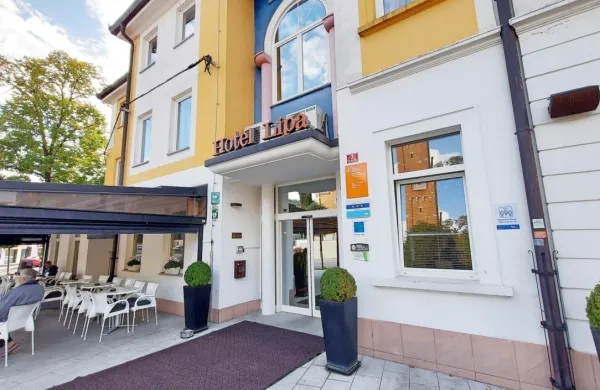 Recepcijo Hotela Lipa sredi Šempetra pri Gorici sta si v torek 
zvečer za svojo tarčo izbrala neznana  roparja.