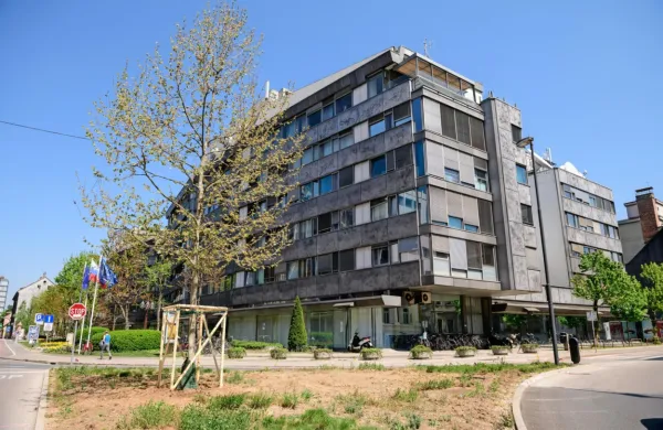 Predlagatelji poudarjajo, da je cilj novele zakona o RTVS zagotoviti popolno institucionalno in programsko avtonomijo te 
kulturne in informativne ustanove. 