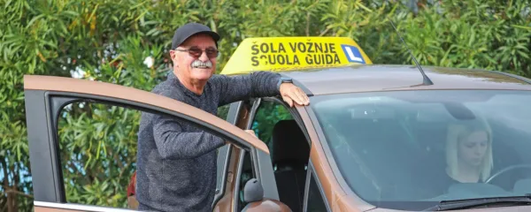 Edvard Dečman je učitelj vožnje z bogatimi izkušnjami: “A še 
vedno se učim, kako bi učenje vožnje naredil še bolj učinkovito.”