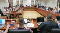 Emil Rojc je v zadnjem mandatu vladal z udobno večino, saj resne 
opozicije v občinskem svetu ni imel.