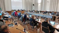 Razmere v  mestnem svetu so se obrnile: včerajšnji kritiki so 
postali tarče kritik. Koalicija je, kljub razpokam, zdržala in 
poudarjala uspehe, opozicija ni varčevala z očitki. 