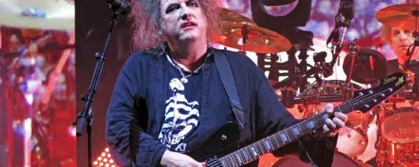 63-letni Robert Smith še  premore odličen glas, glasbene kondicije 
mu ne manjka. V dveh urah in 40 minutah je zapel 27 pesmi.   Večer 
prej so The Cure nastopili v Budimpešti, drevi bodo v Münchnu, 
sledijo koncerti v  Bologni, Firencah, Padovi, Milanu ...
