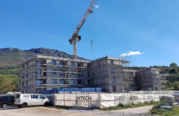    Občinski stanovanjski sklad je  v novogradnjah  na Ribniku kupil 
pet stanovanj, ki jih bo namenil za neprofitna najemna stanovanja.