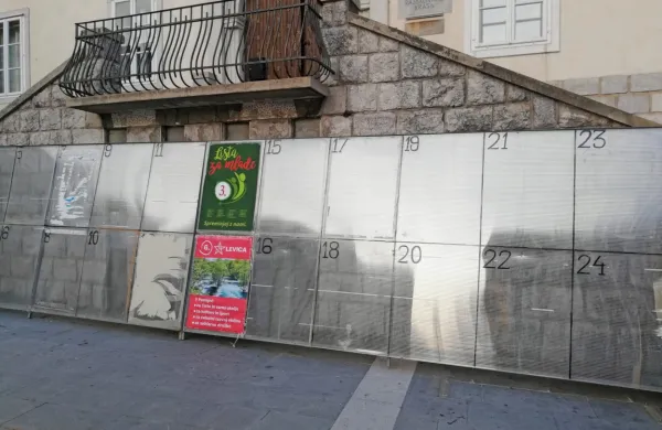 V Postojni (in Pivki) bo volilna tekma potekala le za uvrstitev v 
občinski svet, a za zdaj so oglasni panoji še bolj prazni.  