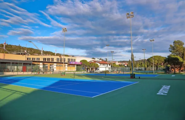 Tenis center v Portorožu je ugasnil - najemniku je potekla pogodba 
za najem igrišč, Terme Čatež je niso obnovile.