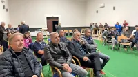 Ponovnemu odprtju   večnamenskega  prostora v zadružnem domu 
je prisostvoval tudi predsednik KS Korte Edvard Kleva (drugi  z 
leve). 