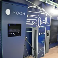 Znamka Moon ponuja možnost nakupa domačih polnilnic, hranilnikov ali sončnih elektrarn.