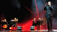 V prvem delu sta se Hladniku in Benku pri predstavitvi  nove plošče 
pridružila violinist Matej Has  in violončelist Marko Kragelnik.  