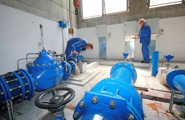 Ker  naj bi   ViK začasno plačeval manj najemnin občinam, se črpalke ne bodo ustavile, oskrba z vodo ni 
ogrožena, napoveduje direktor.  Javno podjetje pa kljub temu ostaja v težavah. 