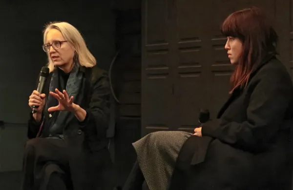 Novinarka Ksenija Horvat  v vlogi gostje aktivistke Nike Kovač 
