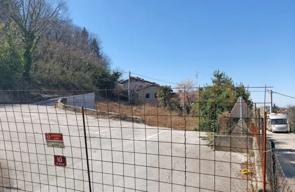 Dotrajan objekt je sklad porušil že lani, zdaj  ima končno pravnomočno gradbeno dovoljenje za gradnjo novega. 