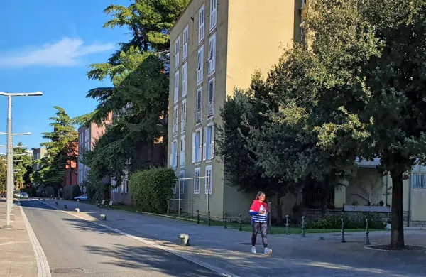 V prihodnje si bodo cestišče na Vojkovem nabrežju delili kolesarji 
in motorni promet. 