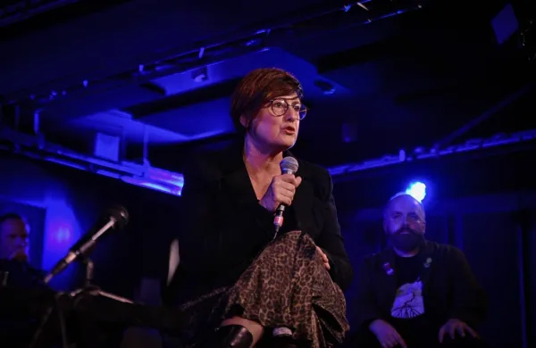 Koprska novinarka Elen Batista Štader je prva, ki je bila po 
prevzemu novega vodstva prva  odstavljena s svojega položaja 