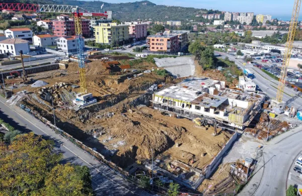 V soseski Nova Dolinska gradijo tri stolpiče s 166 javnimi najemnimi stanovanji, ki bodo vseljiva prihodnje leto.
