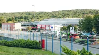 Dobrih 53.000  kvadratnih metrov znaša skupna površina nepremičnin v coni Meblo, zaradi katerih sta občina  in Meblo Holding v stečaju v 
sporu.