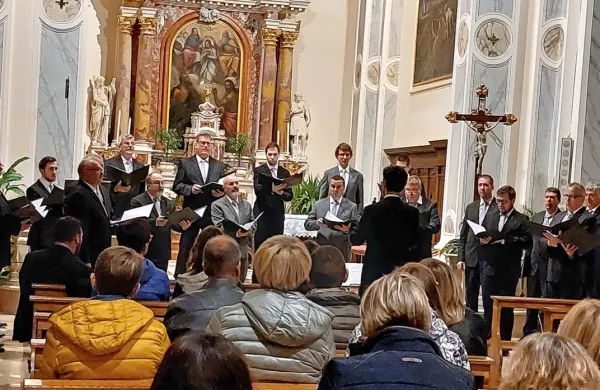 Moški pevski zbor  Srečko Kosovel je po  koncertu v Števerjanu  novo sezono nadaljeval v kraju Crespadoro v pokrajini Vicenza.