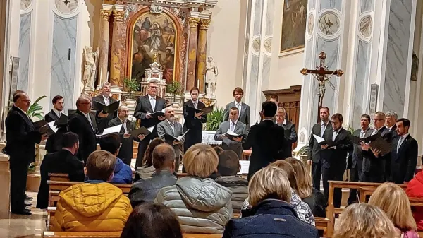 Moški pevski zbor  Srečko Kosovel je po  koncertu v Števerjanu  novo sezono nadaljeval v kraju Crespadoro v pokrajini Vicenza.