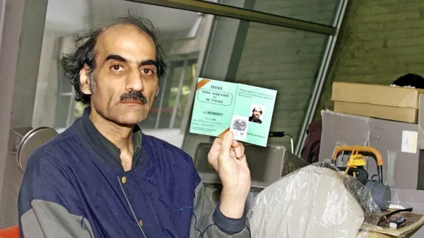 Merhan Karimi Nasseri leta 1999 na pariškem letališču