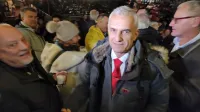 Gregor Strmčnik po nedeljski razglasitvi rezultatov in ob prejemanju čestitk volilk in volilcev.