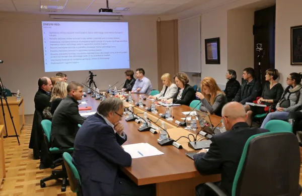 V Šempetru bosta s po šestimi svetniki vodilni Lista Milana Turka in Gibanje Svoboda. 
