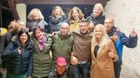 Saša Likavec Svetelšek (v prvi vrsti druga z leve) s kandidati svoje 
liste za svetniška mesta. 