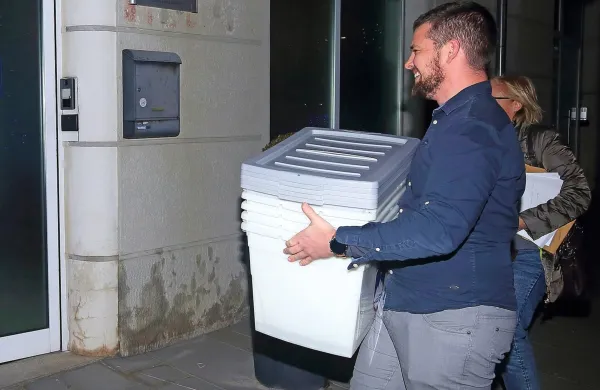 Na nižjo volilno udeležbo na lokalnih volitvah (na fotografiji Izola) 
je vplivalo tudi dejstvo, da je potegovanje za županske in svetniške 
položaje potekalo v senci predsedniških volitev in prihajajočih 
referendumov. 