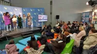  Vesna Mikolič je predstavila svojo novo knjigo Ali bereš Cankarja? 
in klasika približala dijakinjam in dijakom, z odlomki pa jih je 
nagovorila igralka Maja Gal Štromar.   