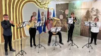  Trobilni kvintet Glasbene šole Sežana so spomladi sestavljali 
Valentina Dujc in Gašper Sosič na trobentah, hornistka Lucija 
Škamperle, tubist  Gašper Prelc in pozavnist Jaka Bevčič.   