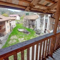 Značilni balkoni ohranjajo spomin na beneško-slovensko arhitekturo. 