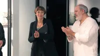  Grafik  Franc Vecchiet (levo)  in fotograf  Andrej Furlan v galeriji Gong ob  kustosinji Nataši Kovšca 