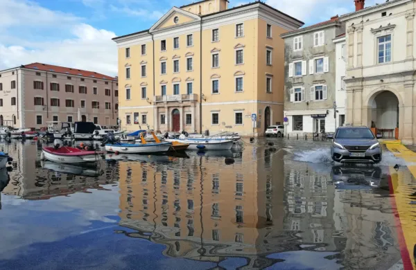 Piran v četrtek med 9. in 10. uro, podobno je bilo tudi v torek, sredo in včeraj. 