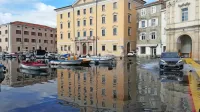 Piran v četrtek med 9. in 10. uro, podobno je bilo tudi v torek, sredo in včeraj. 
