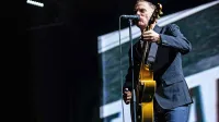 Bryan Adams je eden najbolj prepoznavnih in ikoničnih glasbenikov, avtor številnih, že kar ponarodelih rock uspešnic, dobitnik mnogih glasbenih nagrad.