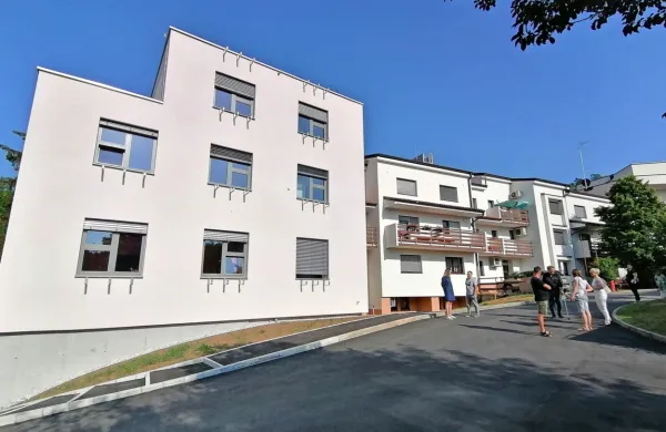 Prizidek k Domu upokojencev Gradišče, v katerem bodo dnevni 
center za starejše in prostori za začasne namestitve, bo kmalu 
odprl svoja vrata.   
