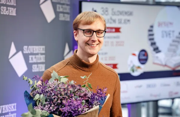 Specializant infektologije  David Zupančič  je v naj prvencu letošnjega 
sejma  združil razmišljanja iz obdobja epidemije covida-19, raziskoval, 
kako se spočiti, odklopiti ... V knjigi ne manjka niti humorja.   