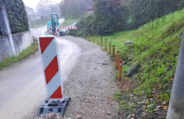    Inšpekcija je ustavila urejanje vodovoda v delu Oševljeka, ker občina za to nima  potrebnih papirjev.  
